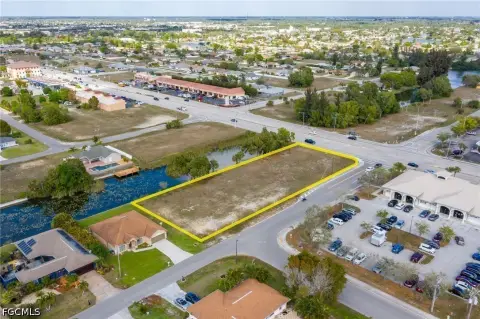 Waterfront Corner Lots in Cape Coral