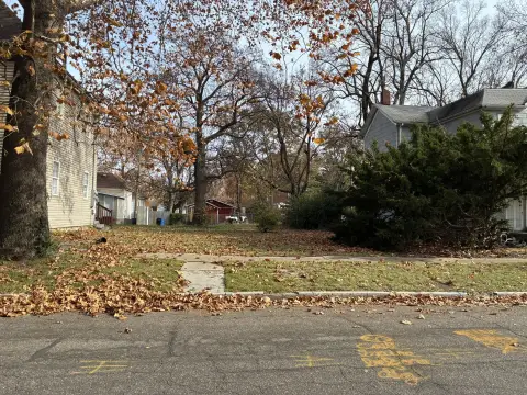 Vacant Lot Near Amenities