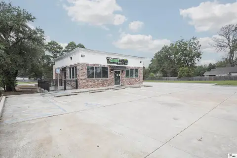 Restaurant Building with Commercial Kitchen