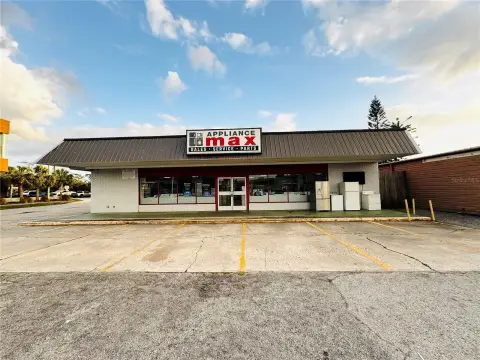 Free-Standing Building in Sarasota, FL