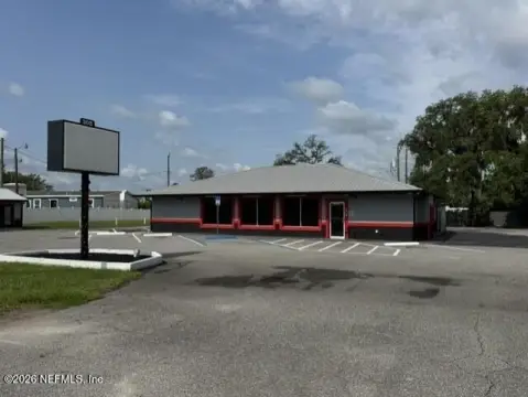 Highway Retail Building with Storage