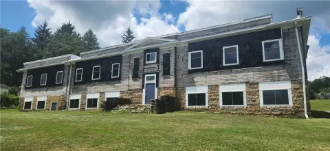 Spacious Stoystown Warehouse with Potential