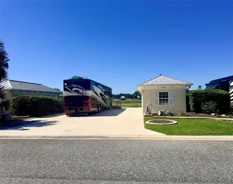 Motorcoach Resort Lot with Suite
