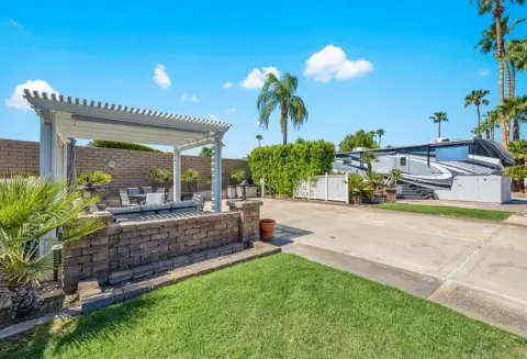 Expanded Resort Wall Lot with Patio