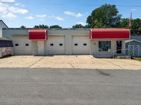 Marshfield Commercial Building For Sale