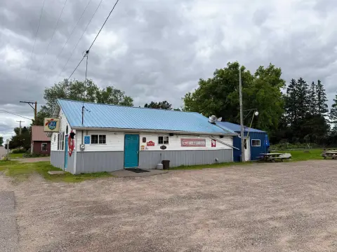 Restaurant Bar with Trail Access