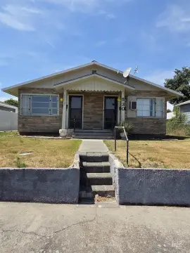 Clarkston Duplex with Income Potential