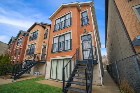 Chicago Triplex: Modern Investment Property