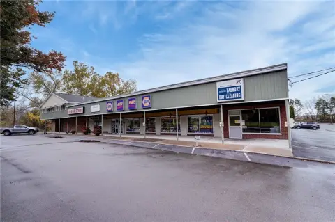 Retail Plaza Near Letchworth Park