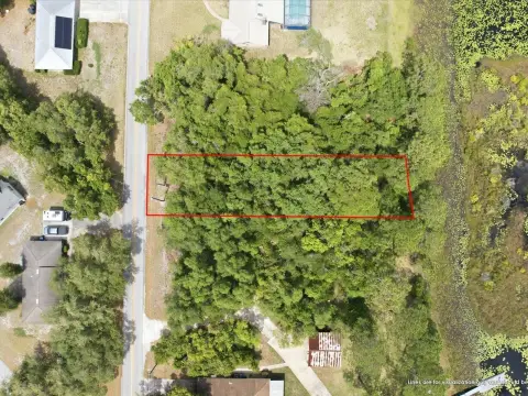 Lakefront Lot in Daytona Park
