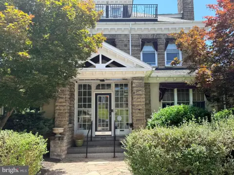 8-Unit Mixed-Use Apartment Building