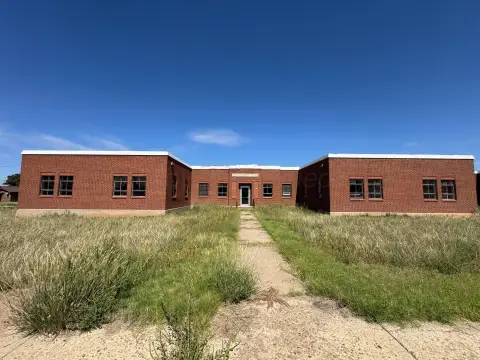 Versatile Commercial Building in Borger