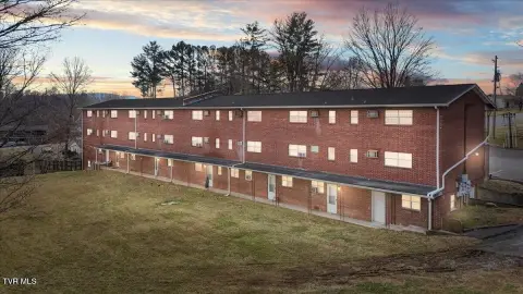 25-Unit Apartment Complex Investment