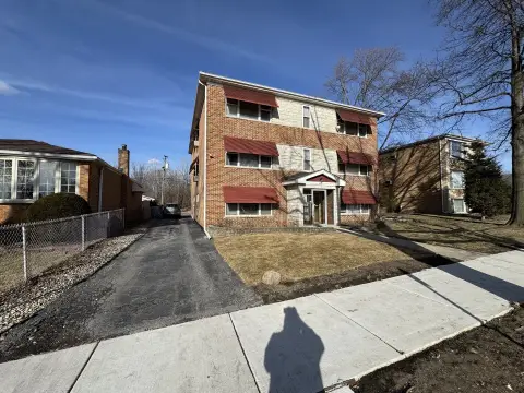 Well-Maintained 6-Unit Apartment Building