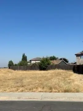 Expansive Lot in Fresno, CA