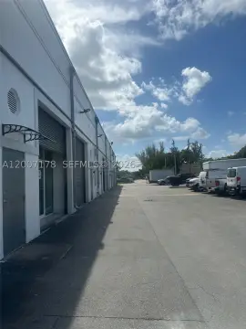 Flex Space with Showroom