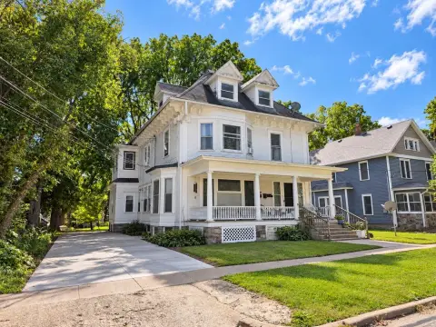 4-Unit Apartment Building