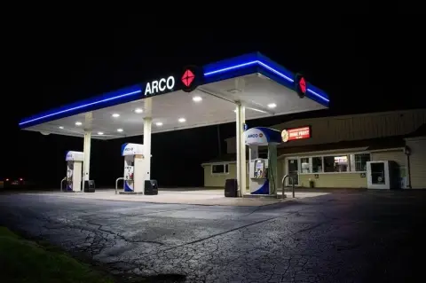 Service Station and Retail Building
