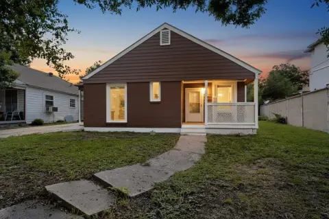 Full Duplex with Detached Garage