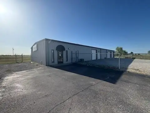 Tuttle, OK Commercial Building