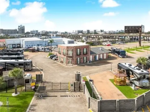 RV Lot Near French Quarter