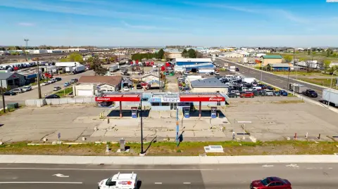 Vacant Convenience Store