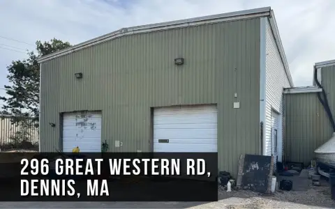Industrial Flex Space with Overhead Doors