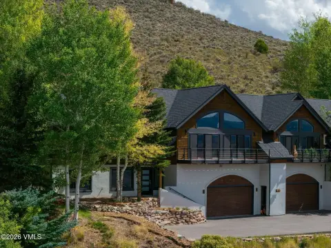 Remodeled Mountain-View Duplex