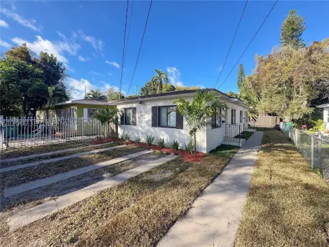 Income-Generating Duplex with Shared Yard