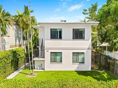 Renovated Fourplex Near Las Olas