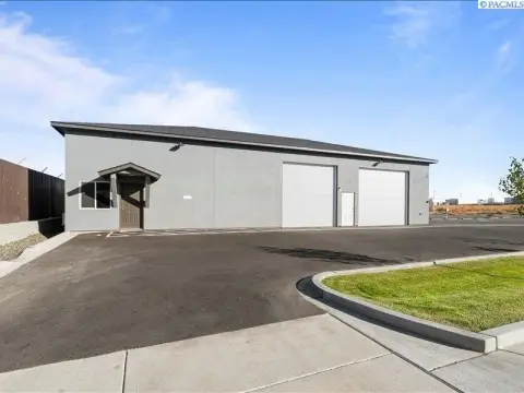 Flex Space with Shop Doors