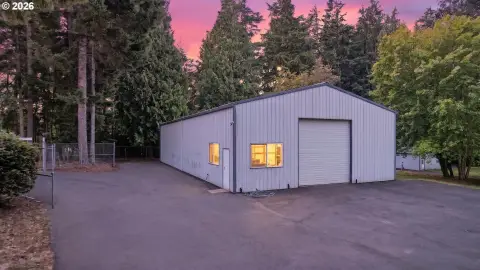 Gated Flex Space with Dual Shops
