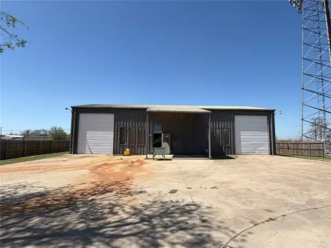 Versatile Metal Building in Crowley