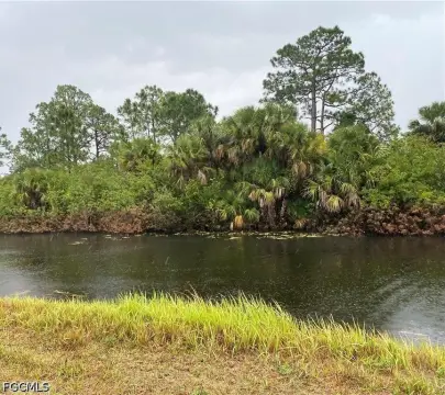 Residential Lot Near Hendry Canal
