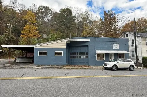 Warehouse with Office and Garage Bays