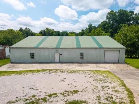 Flexible Commercial Warehouse Building