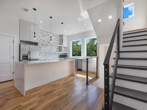 Duplex with Rooftop Access