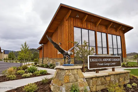 Heated Airport-Area Garage