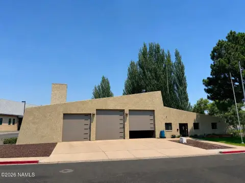Flex Warehouse with Roll-Up Doors