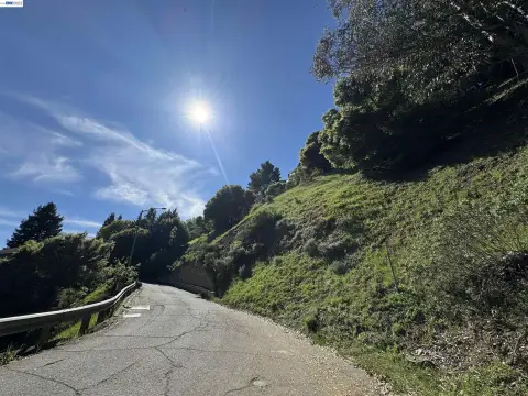 Oakland Land in Hiller Highlands