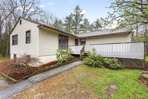 Two-Family Ranch in Chester, NH