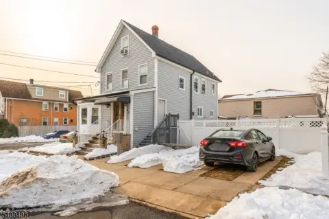Multi-Family Home in Carteret Boro