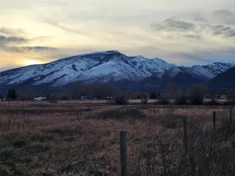 Hamilton Land with Mountain Views