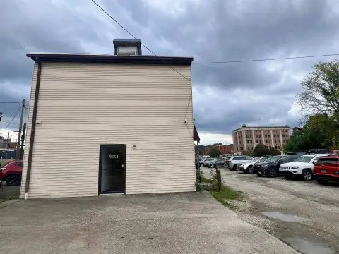 Office Unit with Dual Entrances