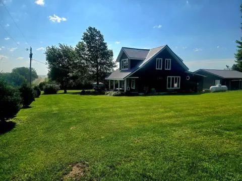 Detached 3-Bedroom Farmhouse