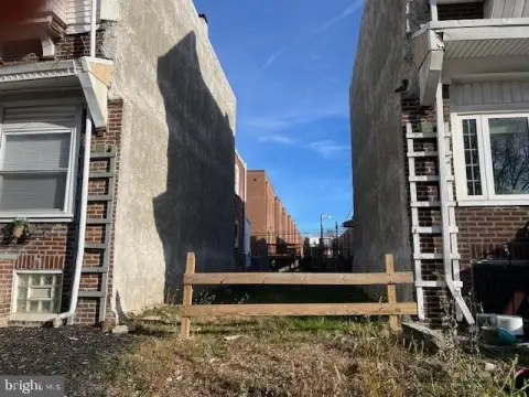 Land on Cobbs Creek Parkway