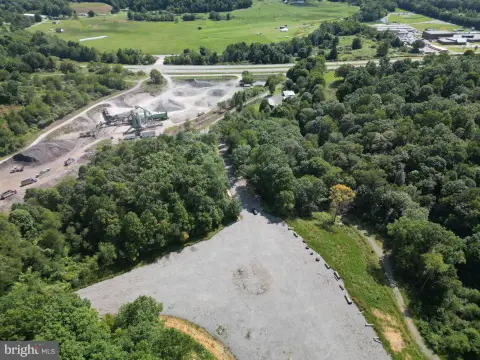 Versatile Industrial Outdoor Storage Site