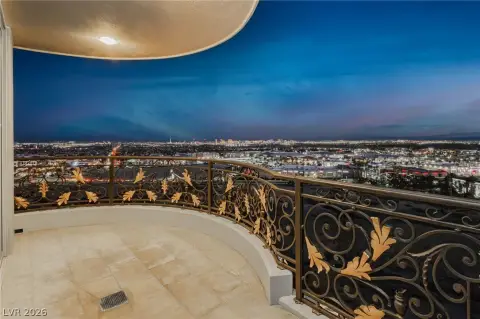 Luxury High-Rise Penthouse in Las Vegas
