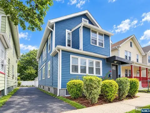 Renovated Duplex with Parking