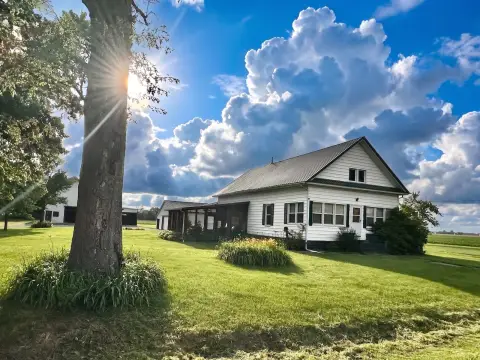 Cisne Country Home with Barn
